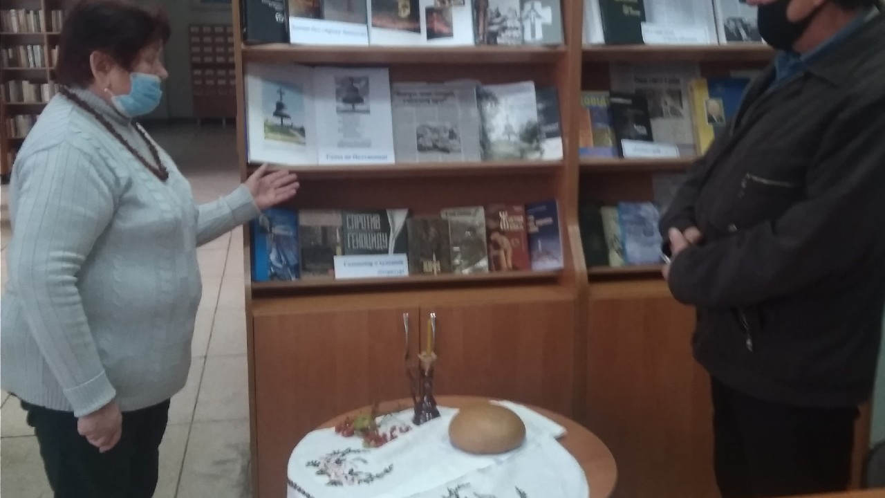 «Непрожиті долі»: виставка до чергових роковин голодомору в Україні у міській бібліотеці