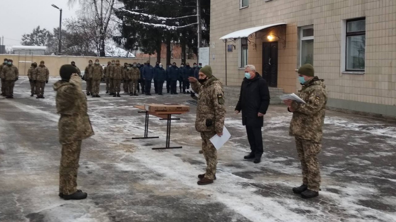 Привітали волонтерів та військовослужбовців