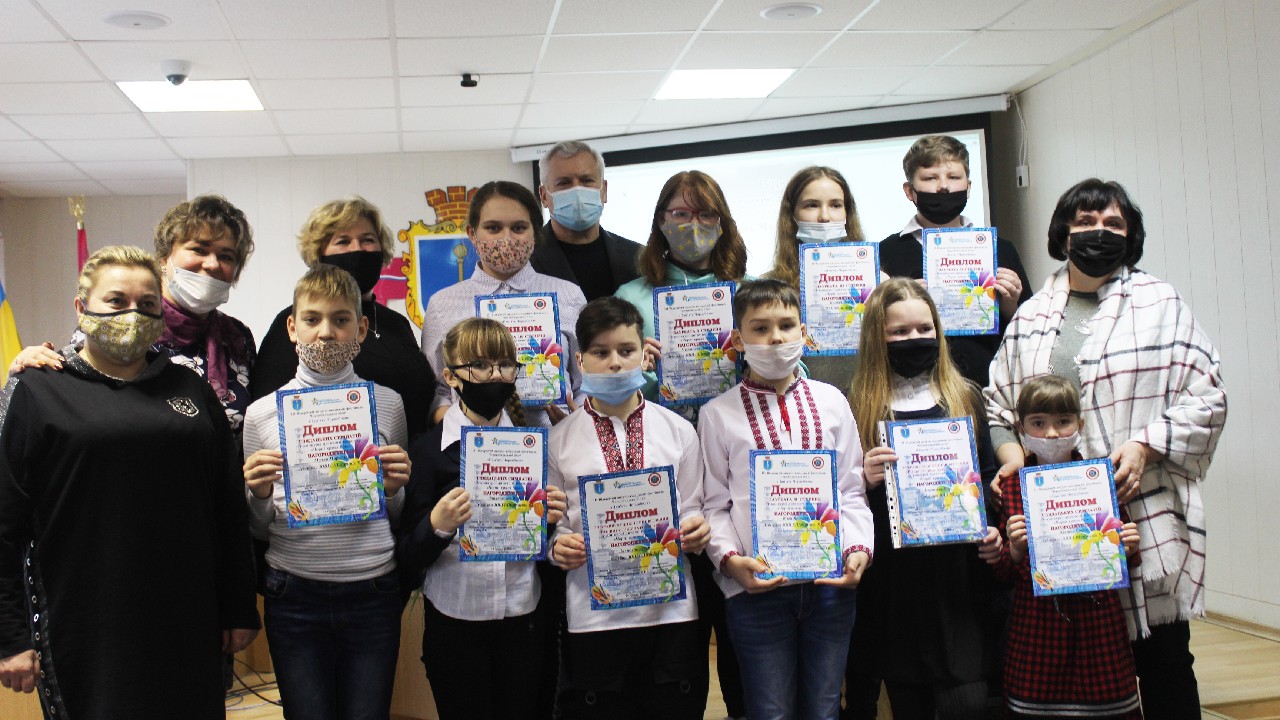 У виконкомі нагороджували переможців конкурсу дитячого малюнку «Чорні крила біди»