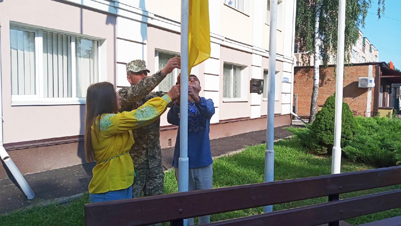 "Прапор свій здіймаємо гордо!"