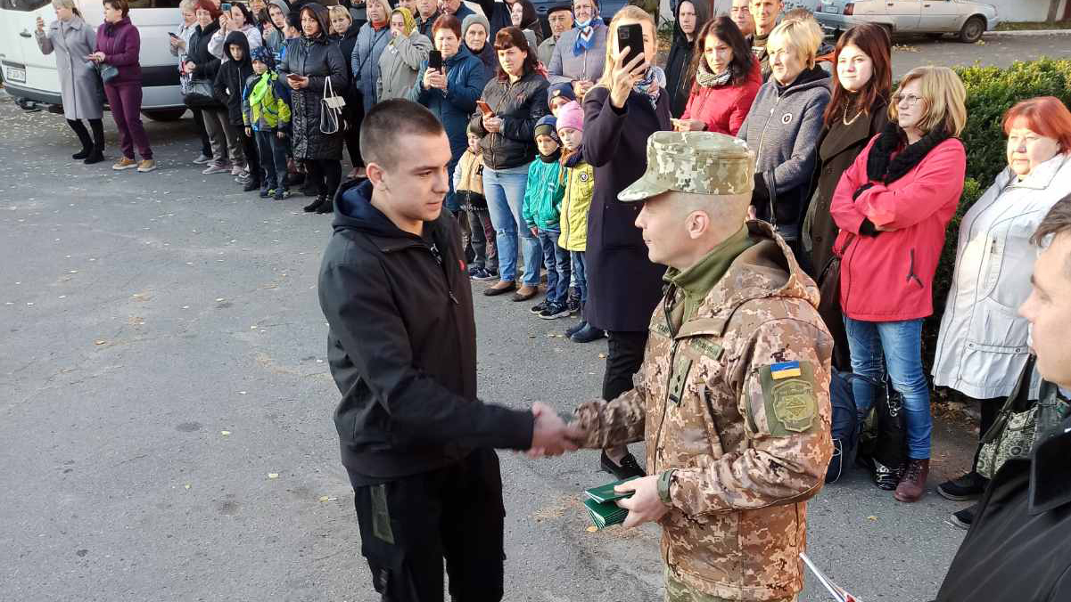 Юнаків громади відправили на строкову службу