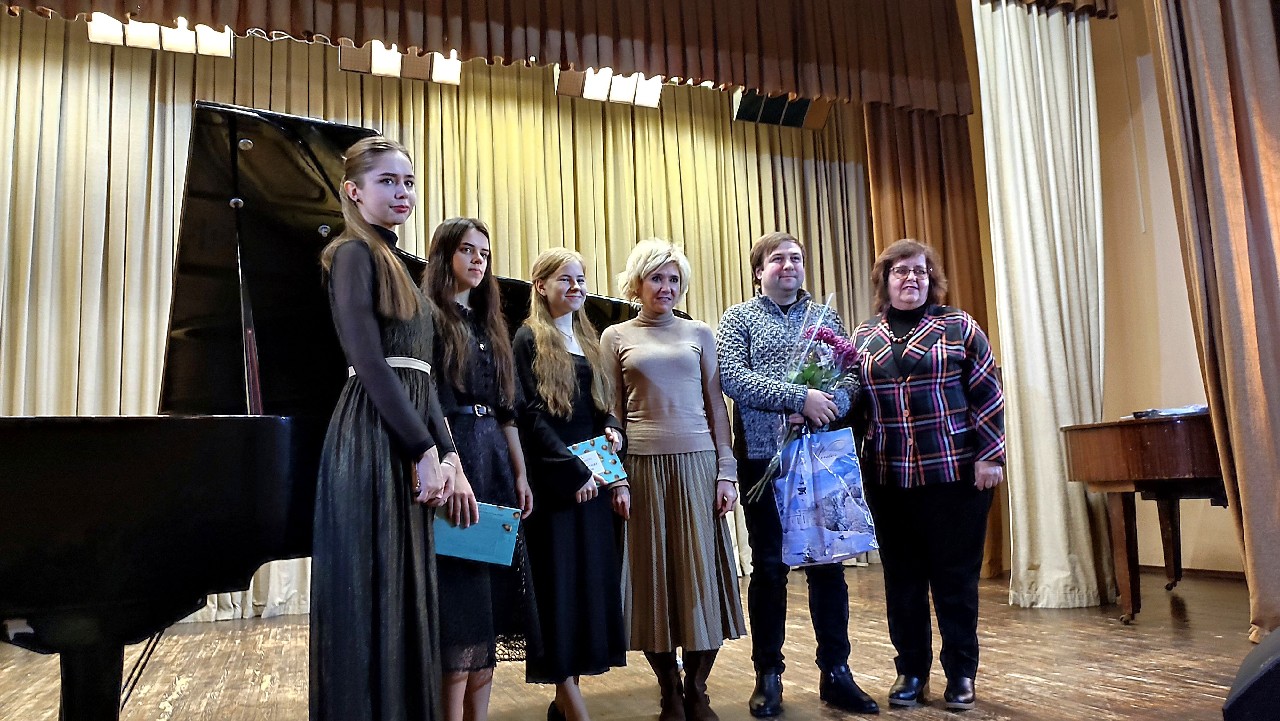 До Лубенської мистецької школи завітали гості Михайло Левандовський зі своїми ученицями