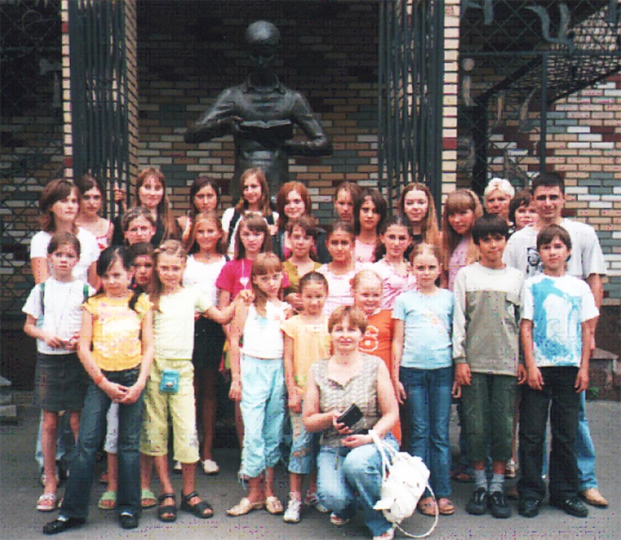 Біля національної бібліотеки України для дітей. 2007 р.